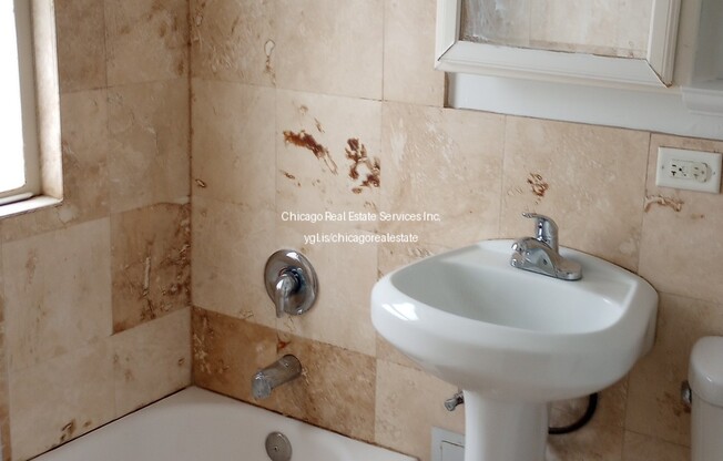 7628 N MILWAUKEE AVE