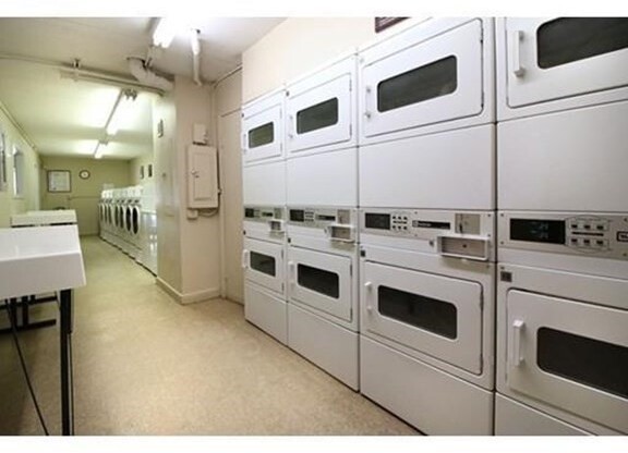 2 beds, 1 bath, 822 sqft, $2,600, Unit 237