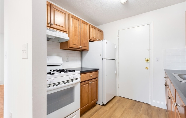 1 bed, 1 bath, 1,000 sqft, $2,100, Unit 15