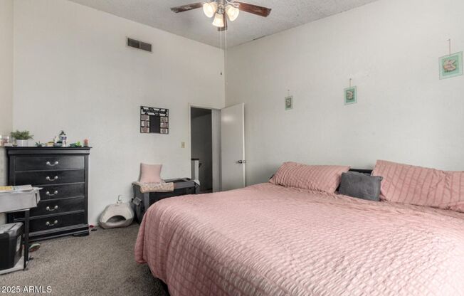 COMING SOON! Spacious 3 Bed 3 Bath Townhouse in Glendale!