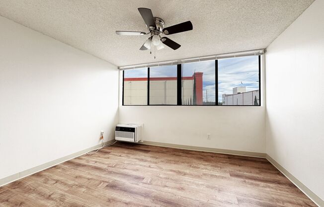 Pet Friendly One-Bedroom Condo with A/C and Parking near UH Manoa
