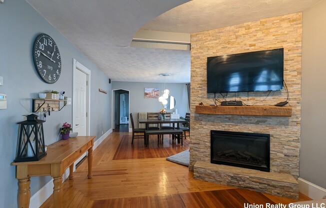 74 BAYSWATER