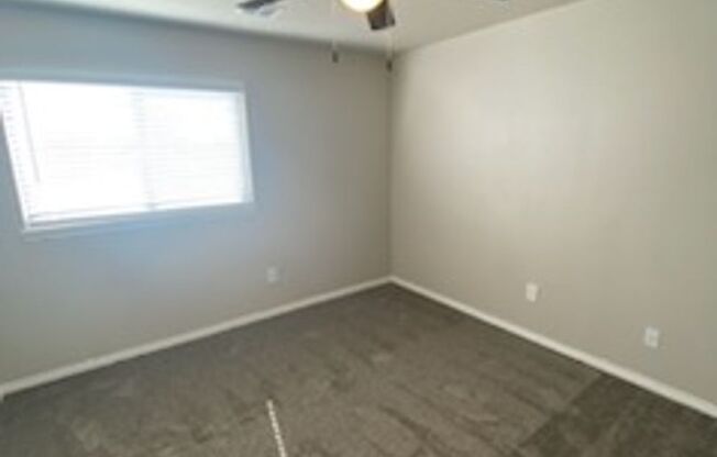 2 beds, 2 baths, 856 sqft, $920, Unit 2827-1805