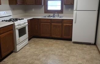 2 beds, 1 bath, $800, Unit 3