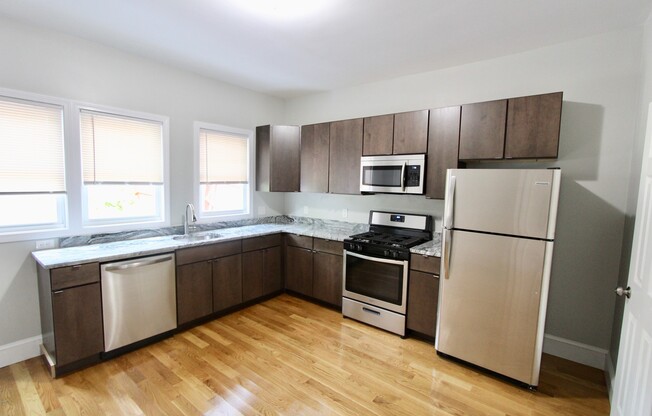 460 Saratoga St 1