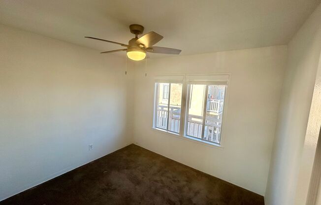 2 beds, 1 bath, $2,100, Unit 3136 Nimitz Blvd.