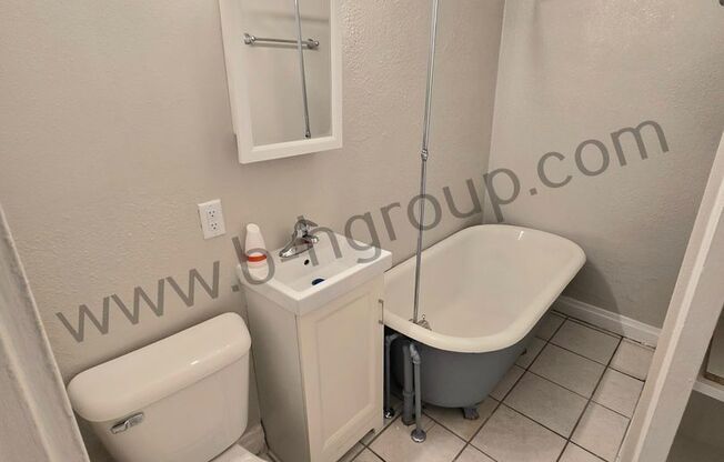 2 beds, 1 bath, 525 sqft, $1,095, Unit Apt 3