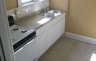 One-Bedroom Unit Available in Walnut Hills - Heat and Water Included