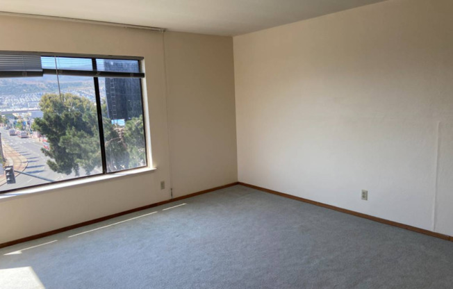 Top Floor 1 Bedroom 1 Bathroom Apartment
