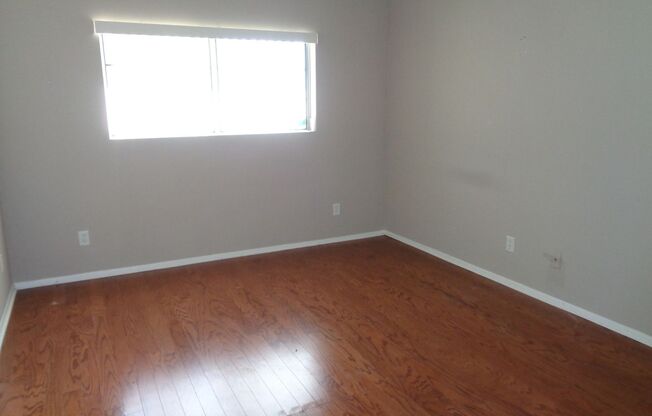 2 beds, 1 bath, $2,100