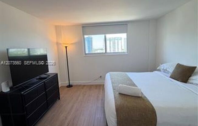 1 bed, 1.5 baths, $4,000, Unit # 1120