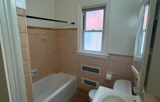 1 bed, 1 bath, 819 sqft, $1,650, Unit 104