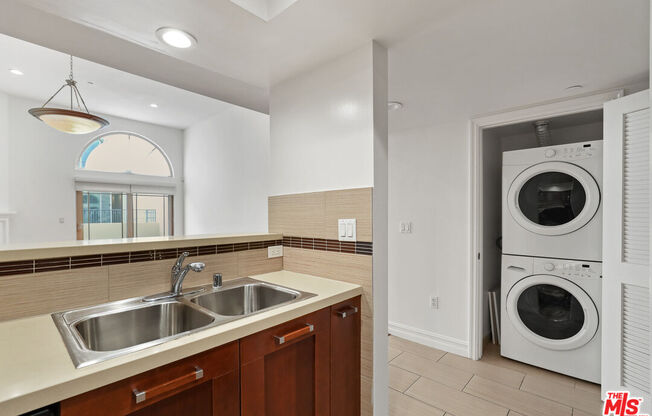 1240 S Sherbourne Dr Unit 302