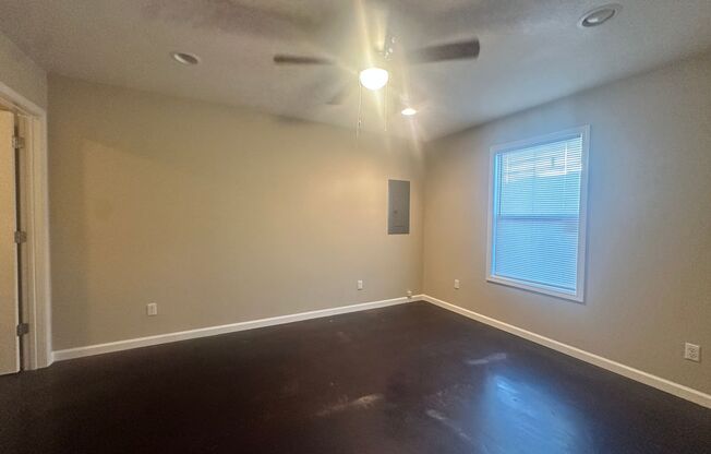 3 beds, 2 baths, $1,000