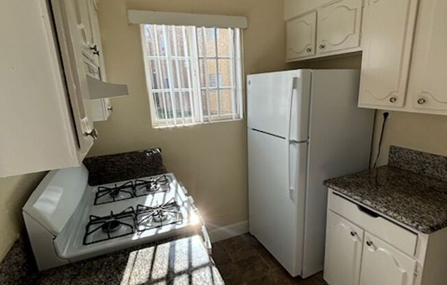 2 beds, 1 bath, 800 sqft, $2,500, Unit 2585