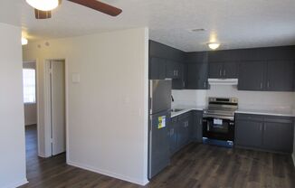 2 beds, 1 bath, 700 sqft, $995, Unit 2814 Panama Ave. N #6