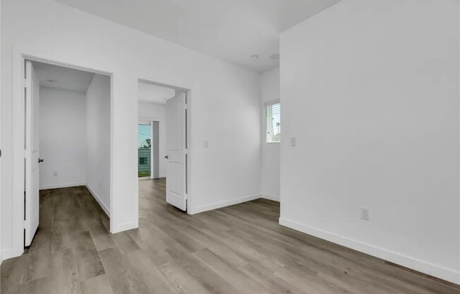 1885 W 20 ST