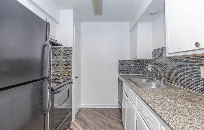 2 beds, 1 bath, 880 sqft, $943