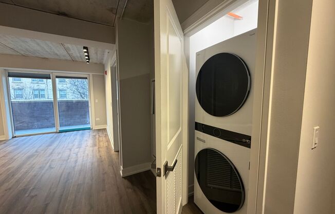 1 bed, 1 bath, 681 sqft, $2,425, Unit 952-303