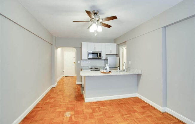 Studio apartment with renovated kitchen at The York and Potomac Park, Washington