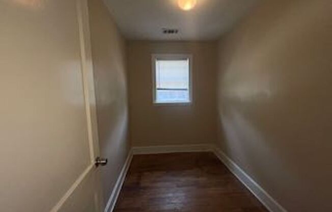 1 bed, 1 bath, $700, Unit Apt. A