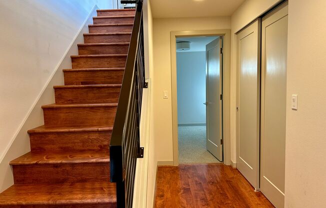 Gorgeous Greenlake Townhouse with Parking