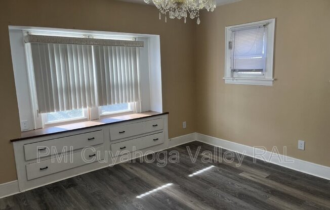 2080 MANISTER CT