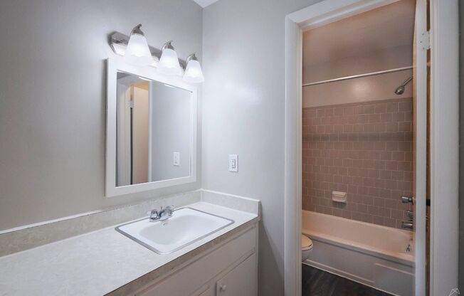 1 bed, 1 bath, 672 sqft, $1,175, Unit 2010-12