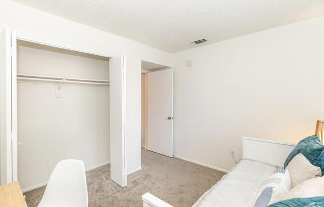 2 beds, 1 bath, 780 sqft, $999