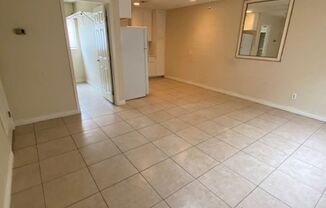 1 bed, 1 bath, $1,095, Unit Casita