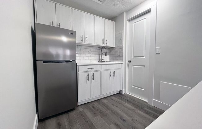 Studio, 1 bath, 288 sqft, $750, Unit 2035 Pine Needle Ct-R+