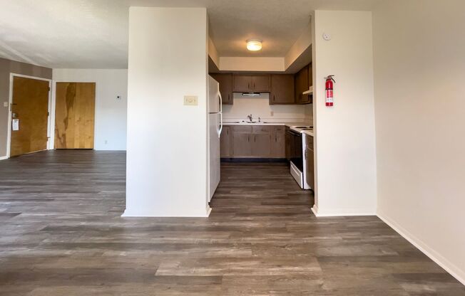 2 beds, 1 bath, 907 sqft, $895, Unit 1F