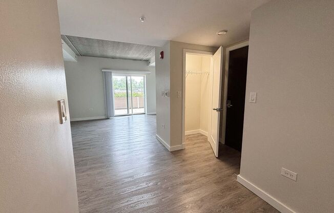 2 beds, 1 bath, 826 sqft, $2,500, Unit 410