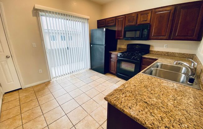 3 beds, 3 baths, $2,050