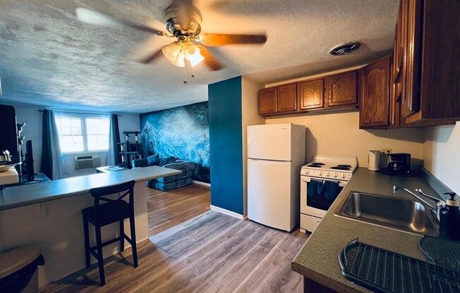 5 Colonial Village 1