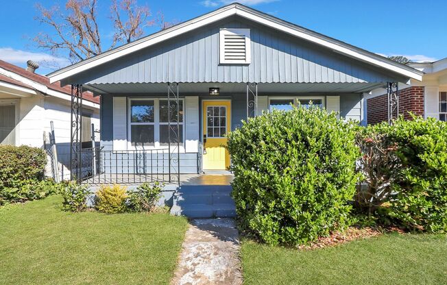 3 BED | 2 BATH | REAR OFF-STREET PARKING | AVAILABLE MID-NOVEMBER