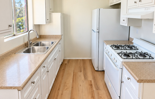 2 beds, 1 bath, 950 sqft, $2,295, Unit 39