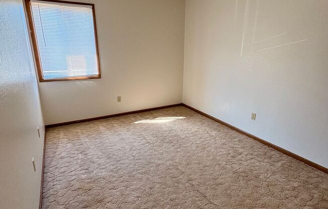 2 beds, 1 bath, 680 sqft, $775, Unit 1006B