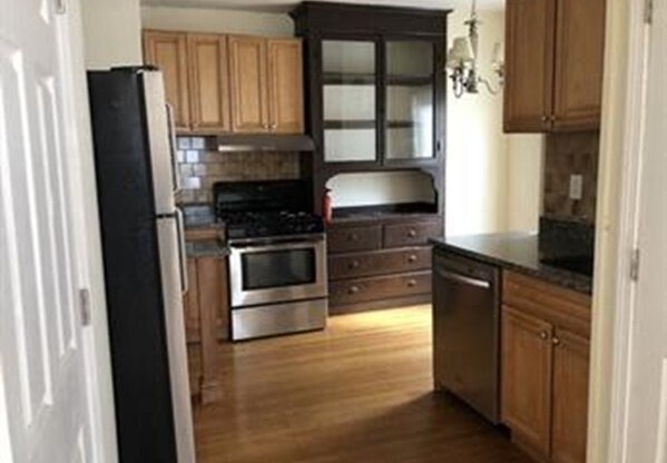 1 bed, 1 bath, 750 sqft, $2,300, Unit 2F