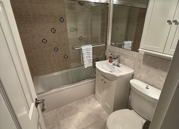 1 bed, 1 bath, 832 sqft, $3,500, Unit 12C