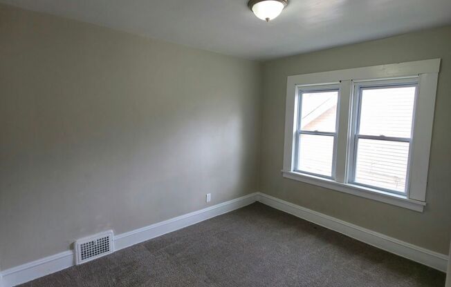 3 beds, 1 bath, $1,200, Unit #2