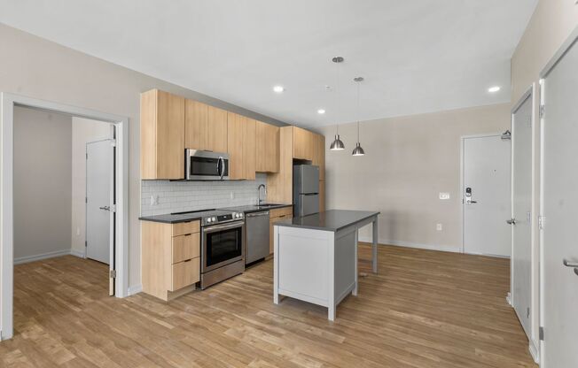 2 beds, 1 bath, 913 sqft, $2,990, Unit 435