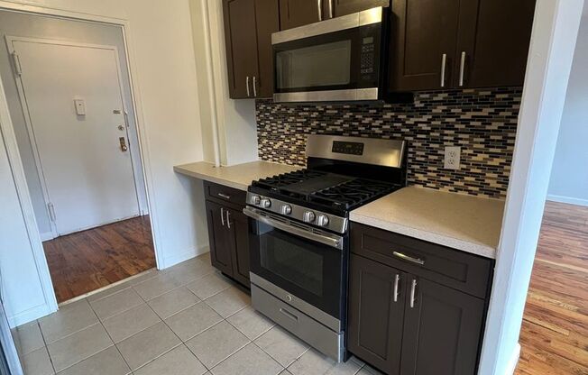 1 bed, 1 bath, $1,650, Unit 243-5C