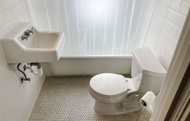 1 bed, 1 bath, 650 sqft, $1,215, Unit 111