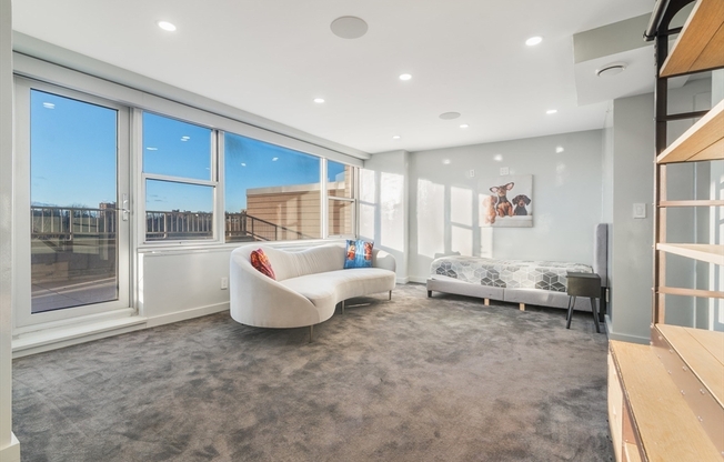 3 beds, 3 baths, 1,640 sqft, $6,500, Unit 6F