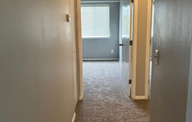 2 beds, 1 bath, 860 sqft, $865, Unit 10122-9