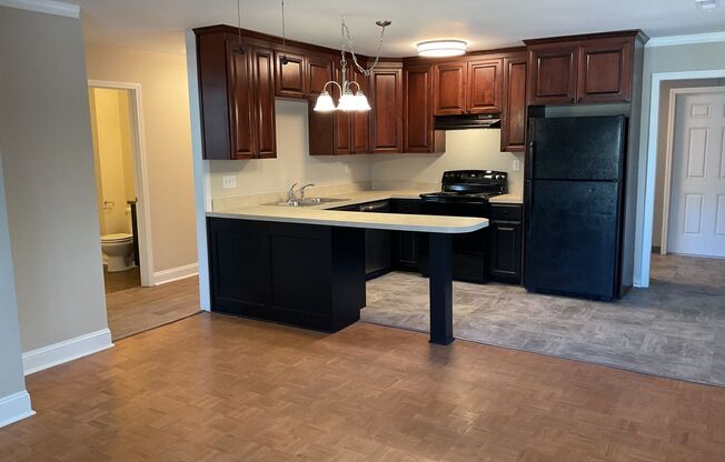 2 beds, 2 baths, $1,000, Unit 9K Wilkerson Rd