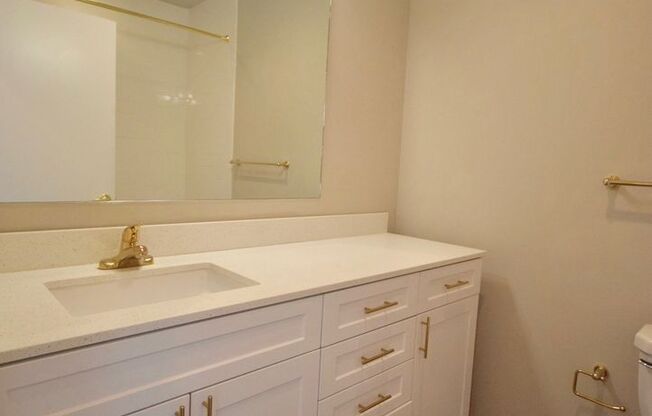 2 beds, 2 baths, 967 sqft, $1,400, Unit 301