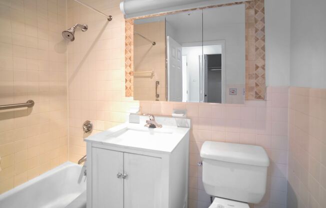 2 beds, 1 bath, 1,050 sqft, $2,450, Unit 57-3