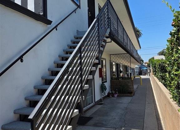 1035 WESTERN AVE